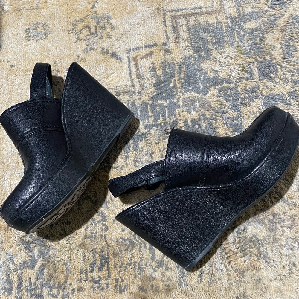 Born Black Clogs